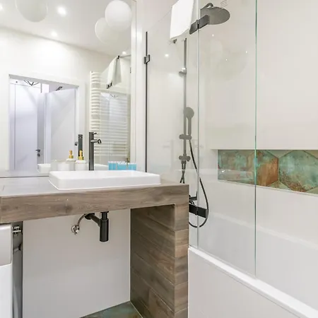 Szybowcowa Charming By Bookinghost *